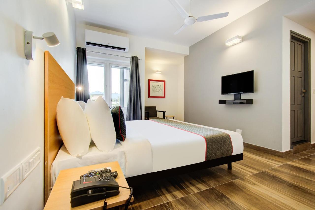 Oyo Townhouse 061 Gcda Kakkanad Signal Hotel Kochi Ngoại thất bức ảnh