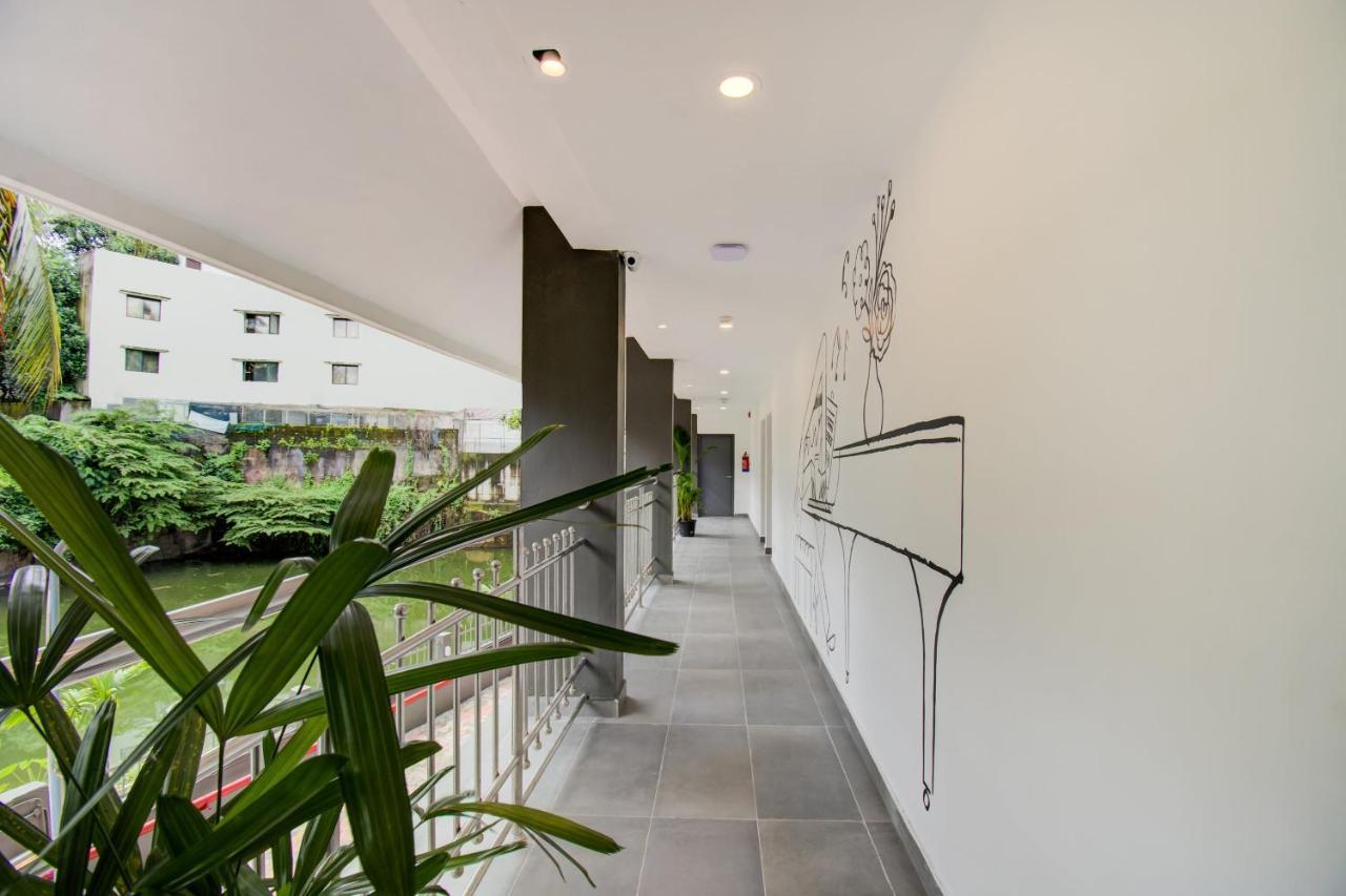 Oyo Townhouse 061 Gcda Kakkanad Signal Hotel Kochi Ngoại thất bức ảnh